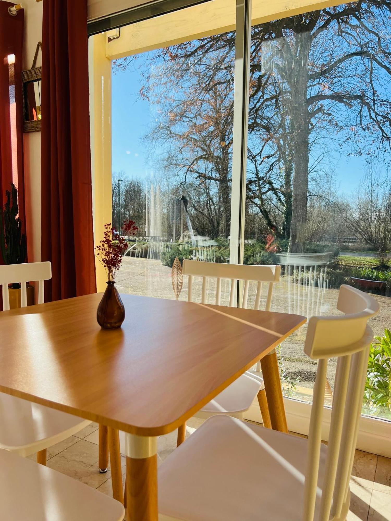 Motel Les Broussailles Mesves-sur-Loire Екстер'єр фото