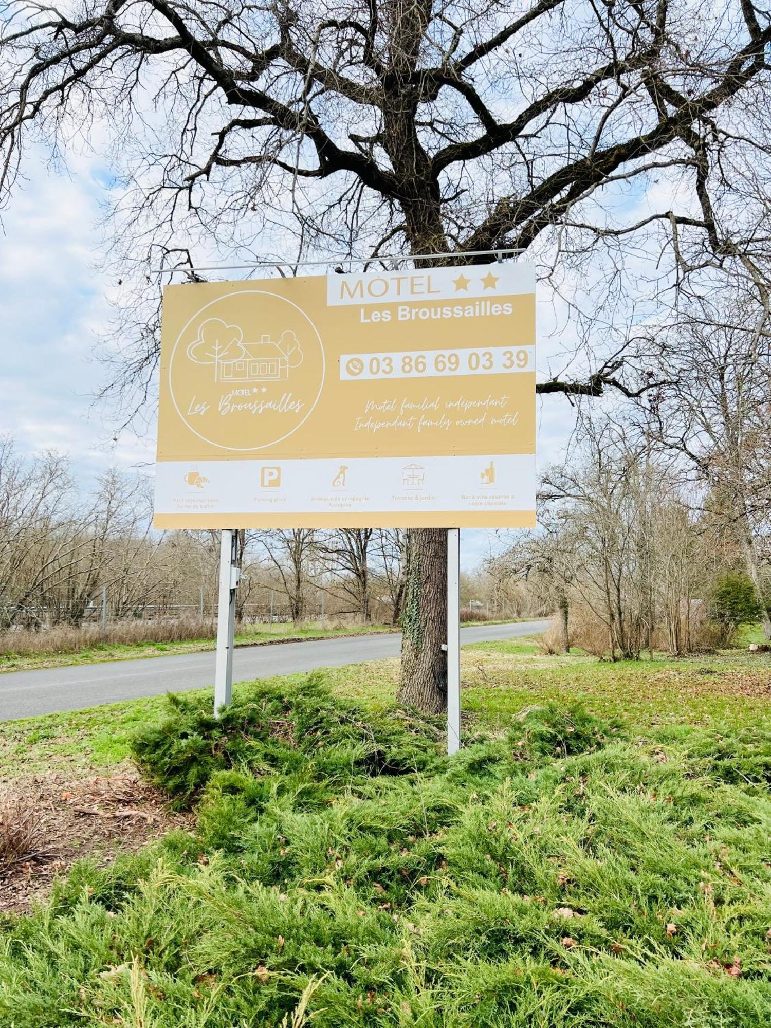 Motel Les Broussailles Mesves-sur-Loire Екстер'єр фото
