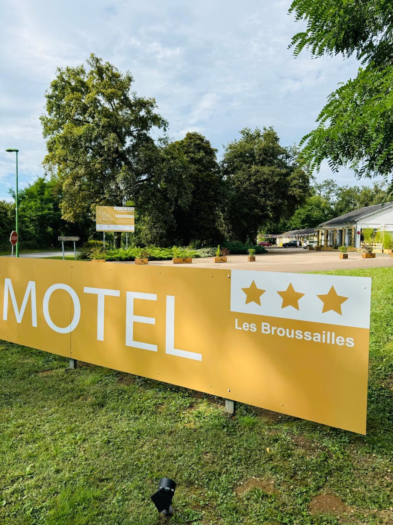 Motel Les Broussailles Mesves-sur-Loire Екстер'єр фото