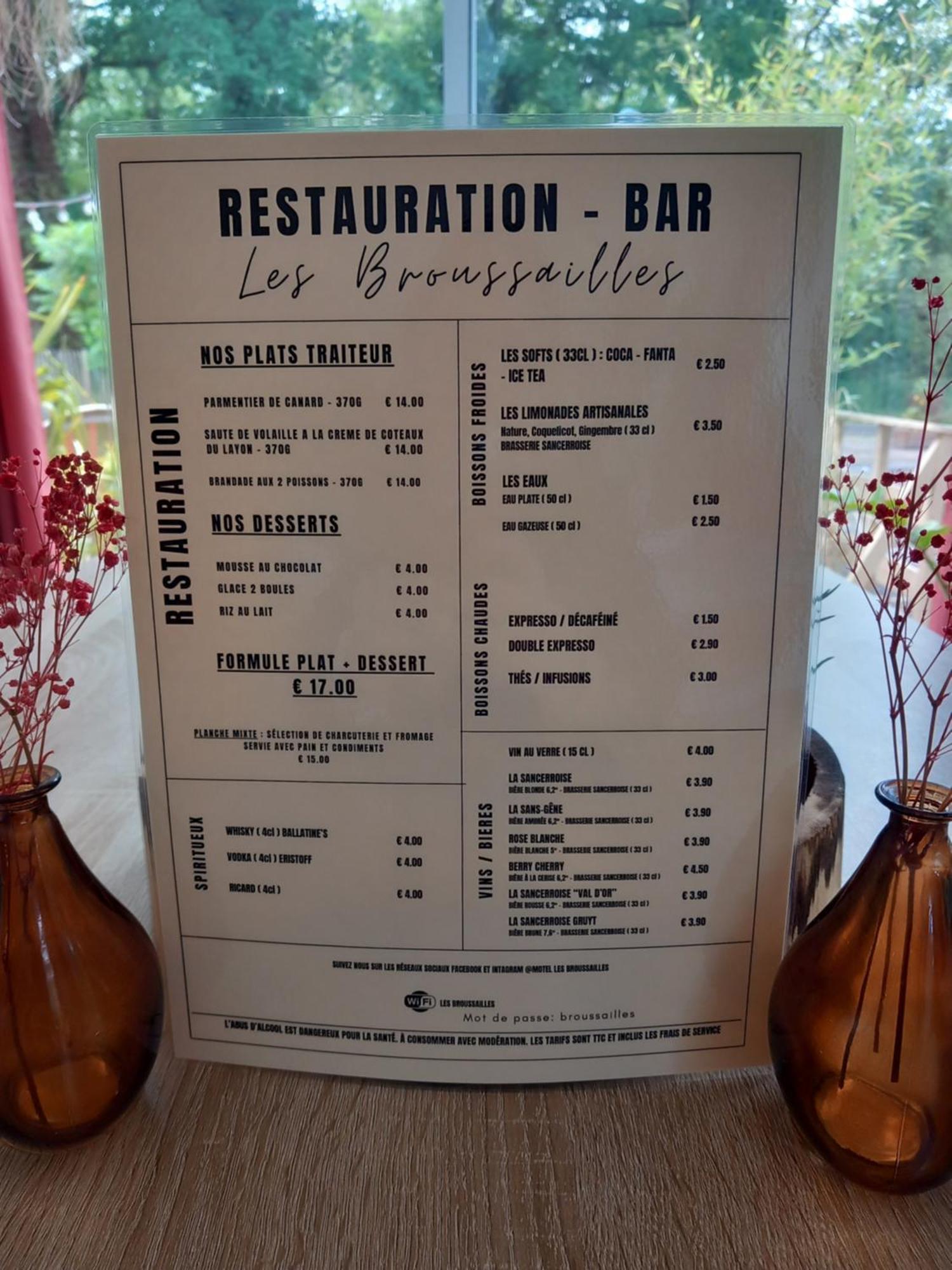 Motel Les Broussailles Mesves-sur-Loire Екстер'єр фото